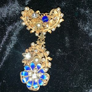 Vintage Amourelle brooch